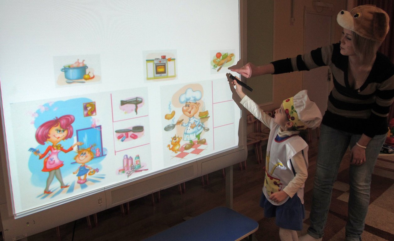 Интерактивная игра для подготовительной группы. Интерактивная доска в ДОУ. Интерактивное занятие в ДОУ. Занятия на интерактивной доске в детском саду. Показ проекта в детском саду.