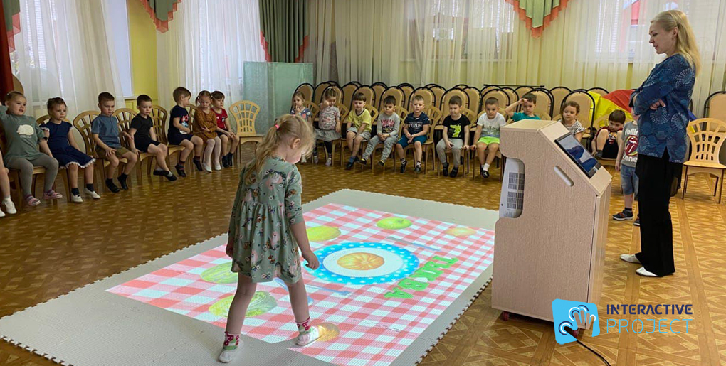 интерактивная тумба мобильный пол