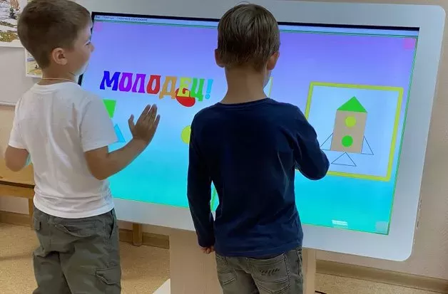 интерактивный стол для детей видео работы