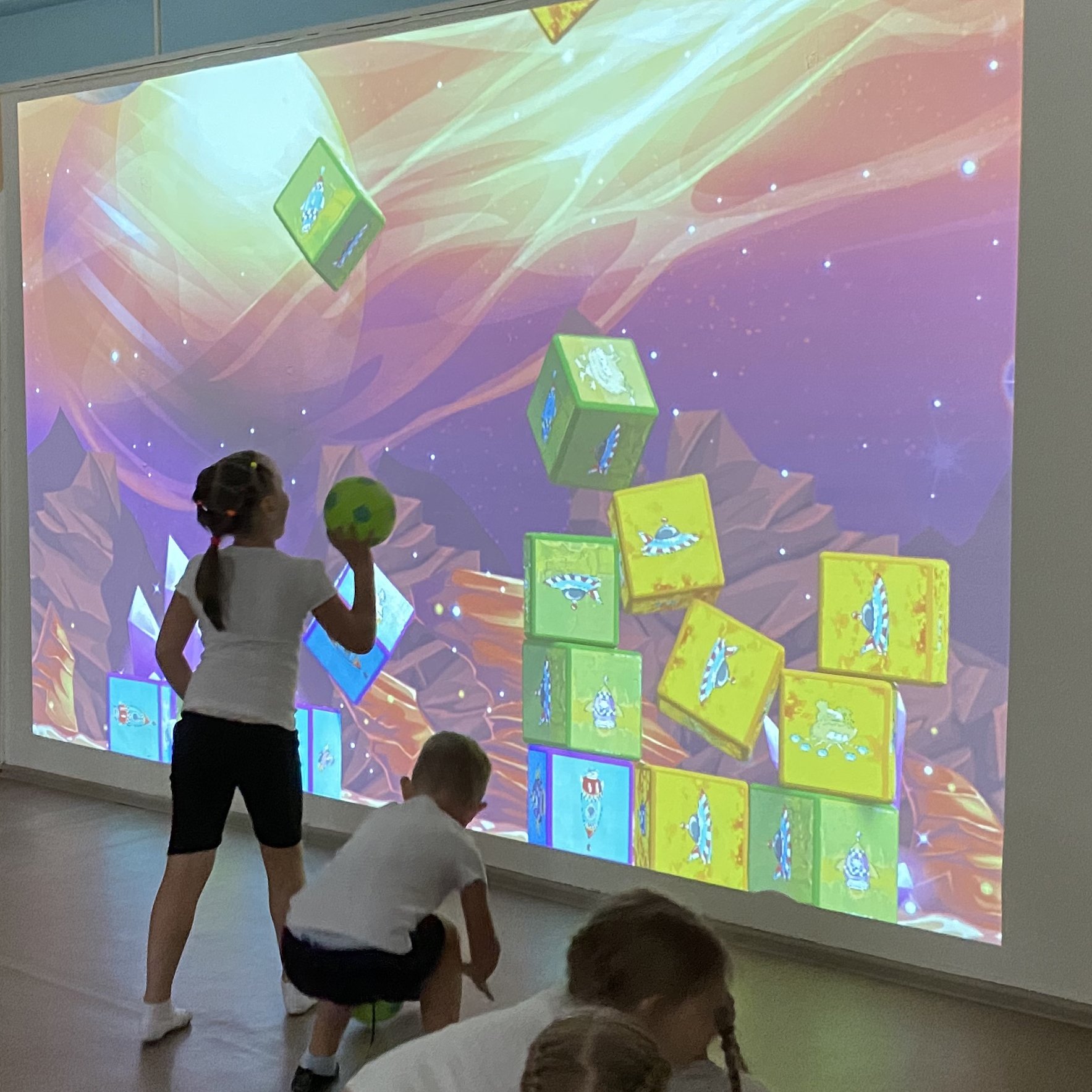 Интерактивная стена купить. Интерактивная стена кидалки. Интерактивная стена кидалки в корпусе с камерой Kinect. Интерактивная стена спортбол. Интерактивная стена для детей.
