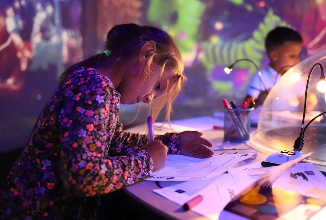 Ожившие рисунки в Футурамии