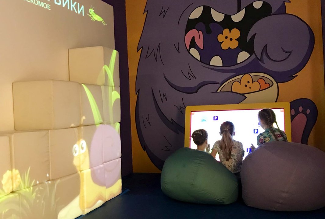 интерактивный стол в клубе