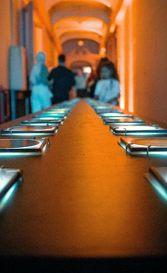 Интерактивное оборудование — сенсорная панель и стол в образовательном пространстве