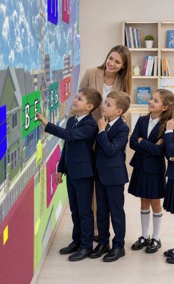 Почему интерактивная стена — универсальный помощник для педагогов?